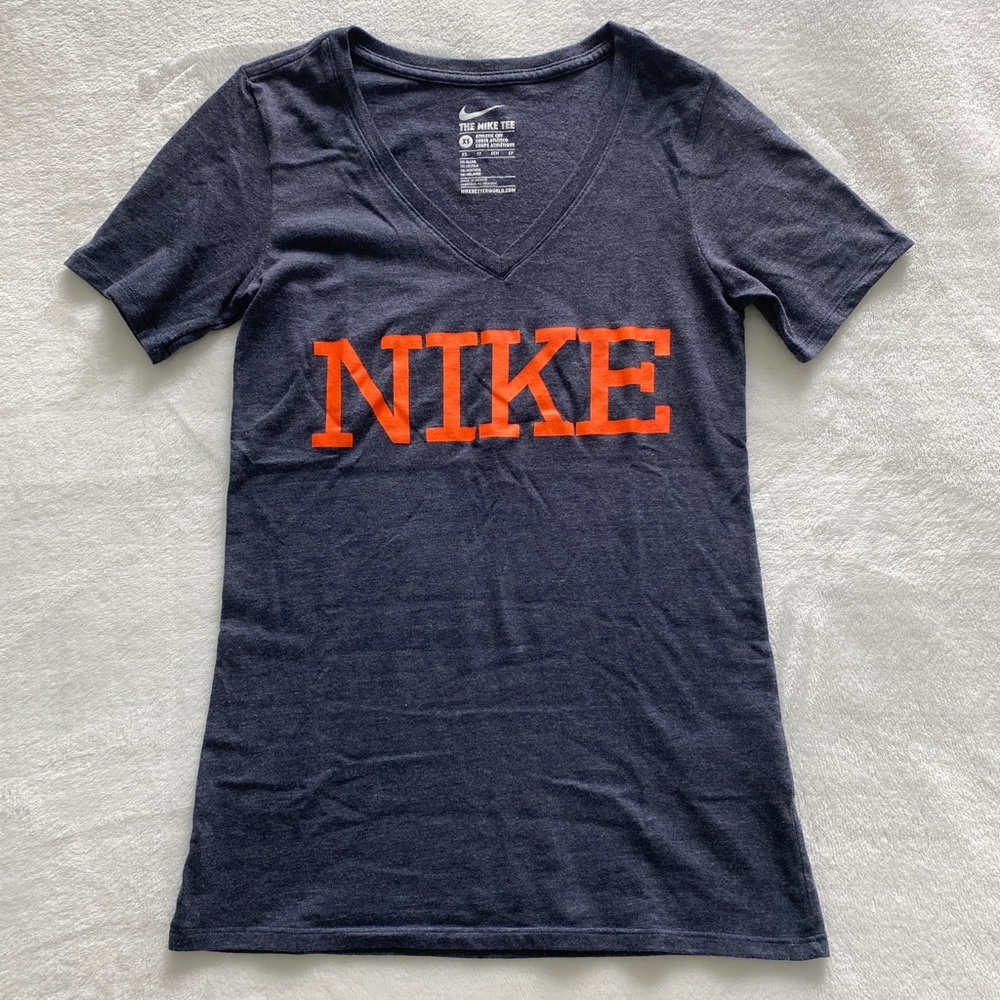 The Nike Tee V Neck Athletic Cut NIKE Graphic Short Sleeve Womens Sz XS Navy